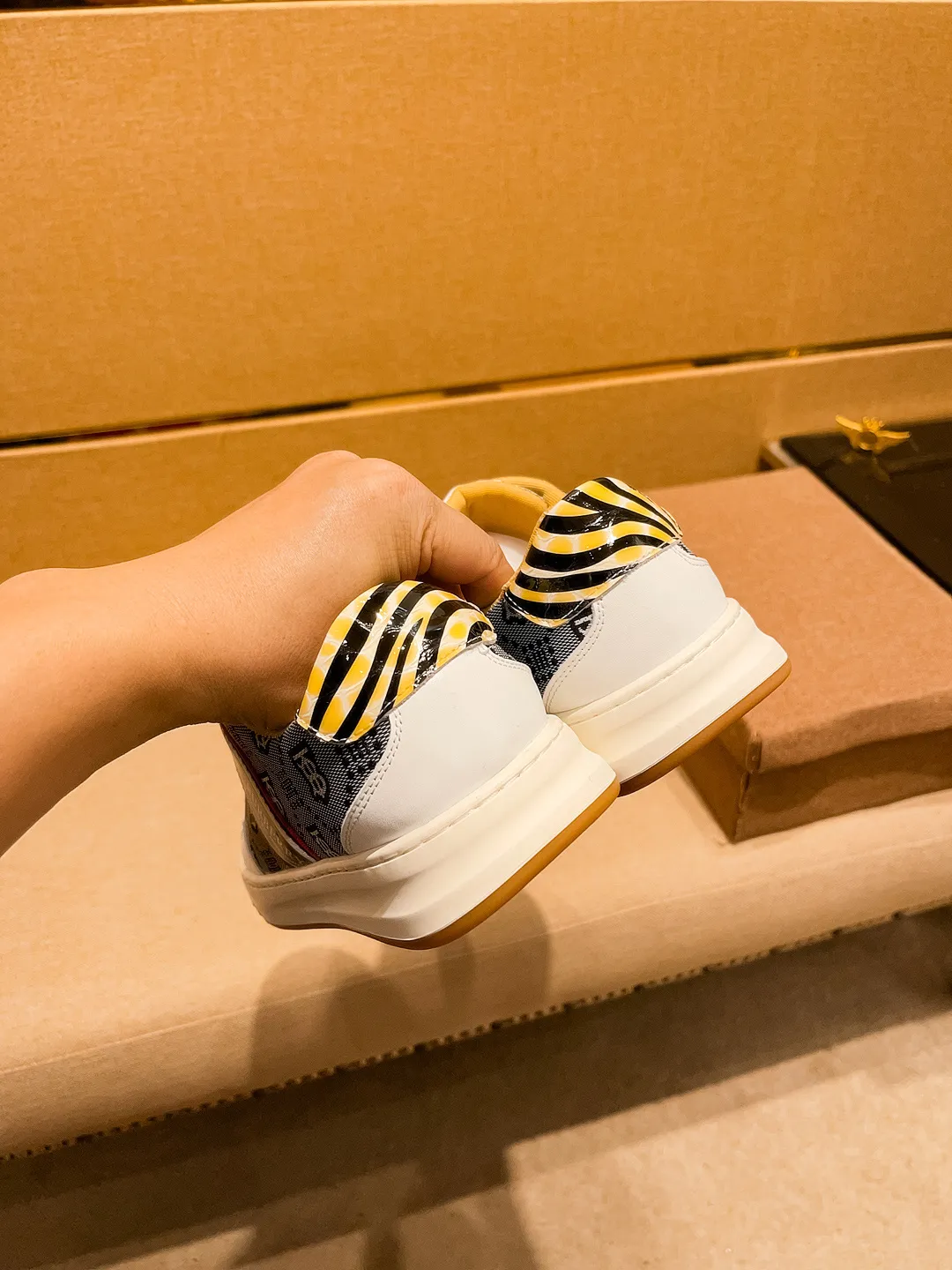Men's shoes💰 400💰[LV]🔥Louis Vuitton, high-end men's shoes brand, official website 1:1 latest masterpiece: the upper is made of Italian imported first-layer cowhide with a comfortable and breathable lining➕original non-slip and wear-resistant outsole🔥, making walking more convenient and comfortable! An exclusive new model, a stunning work, a beautiful 1:1 replica [color] compared to the official quality! Create a fashionable personality to set off your uniqueness! A must-have for trendy men! Classic 🔥Size: 38-44 Color: 🔥 2⃣️colors available🔥.